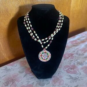 Beautiful Vintage Shell Painted Necklace